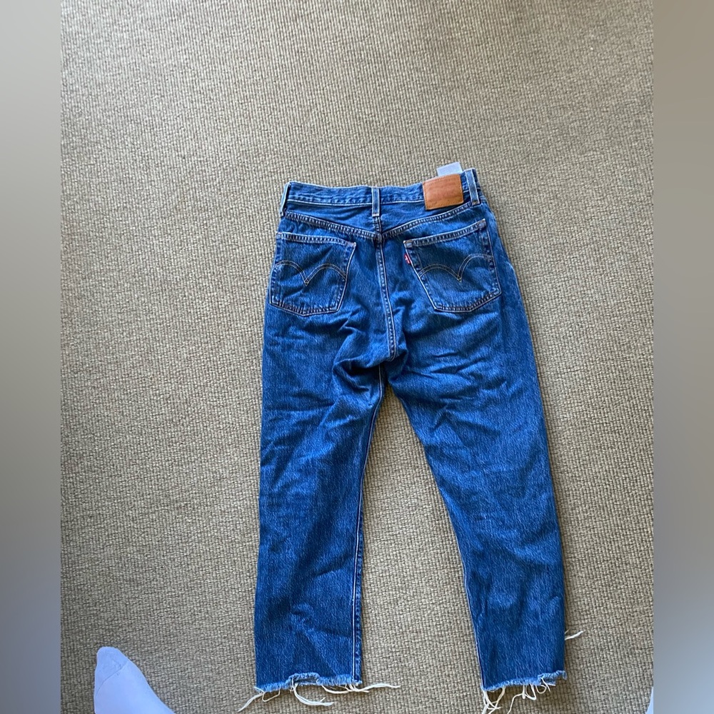 Raw hem Levi’s jeans